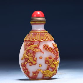 An Exquisite Glass Fish Pattern Snuff Bottle