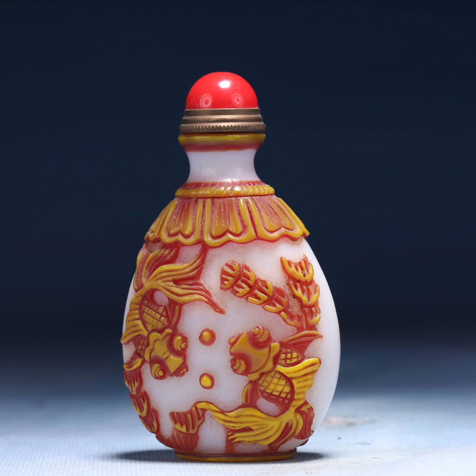 An Exquisite Glass Fish Pattern Snuff Bottle - 2