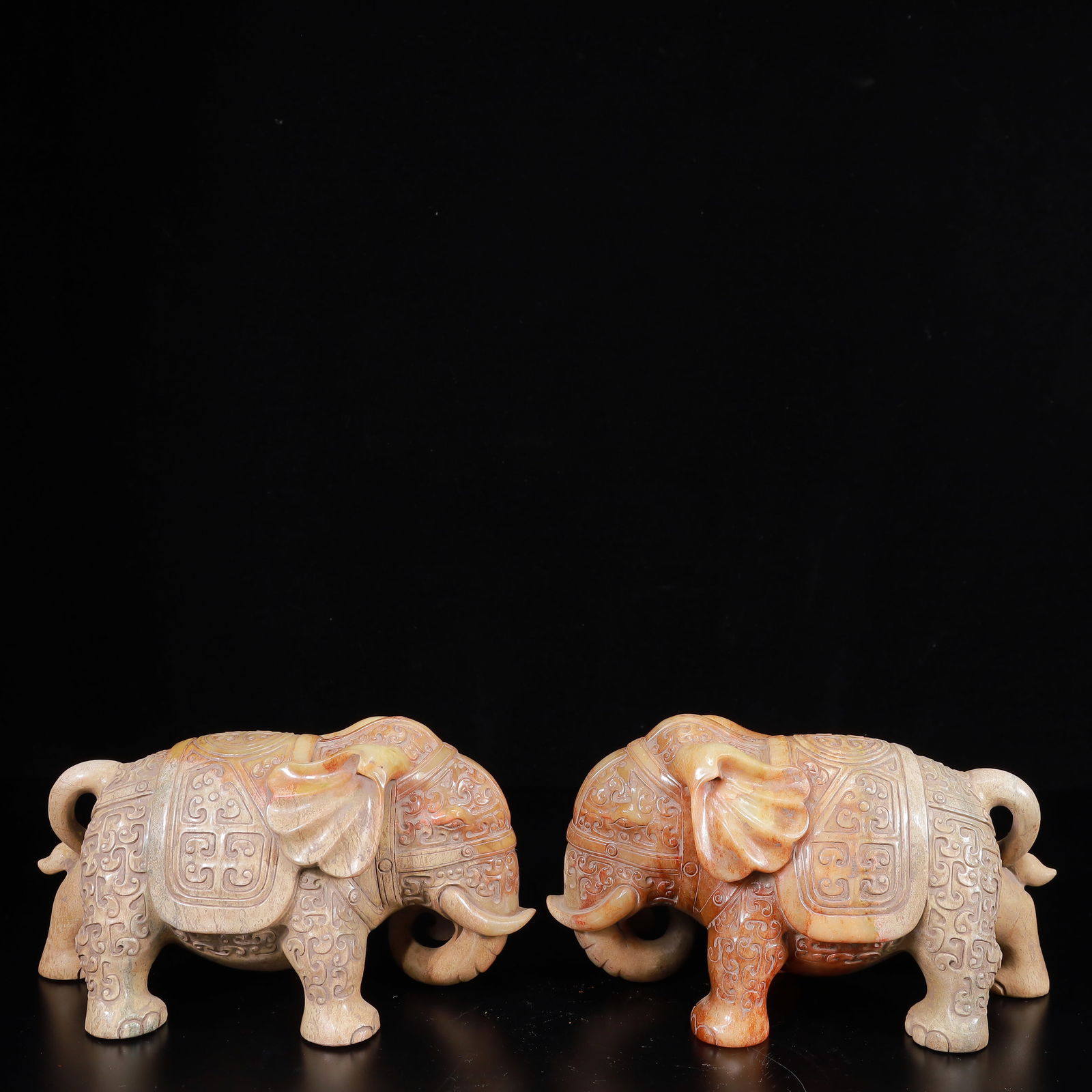A Pair of Exquisite White Jade Elephant Ornaments: A Pair of Exquisite White Jade Elephant Ornaments,Qing Dynasty,China,Size:7.5inx3.5inx4.1in,Weight:4000g 一对白玉象摆件,中国清代