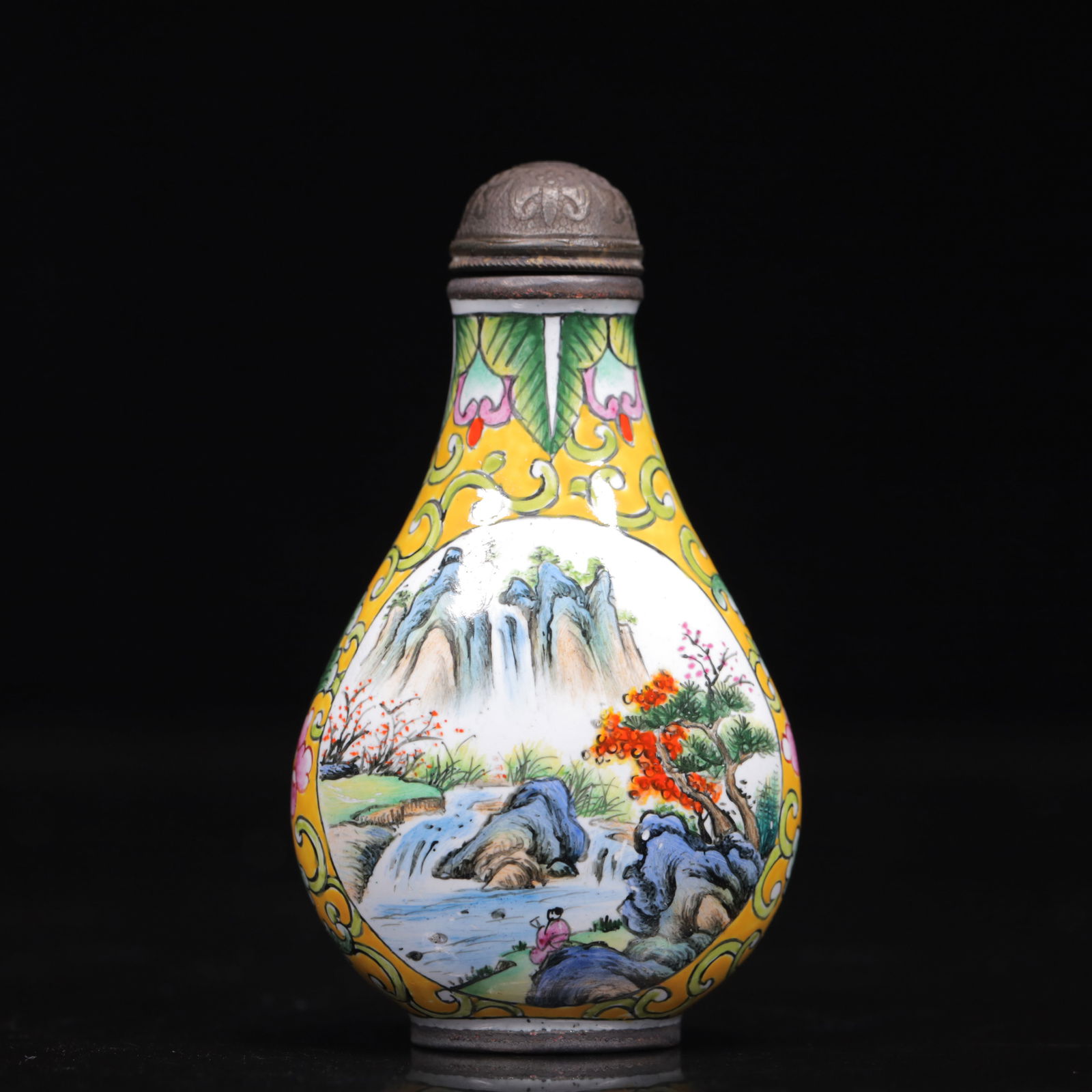An Exquisite Painted Enamel Landscape and Figure Pattern Snuff Bottle (1 of 8)