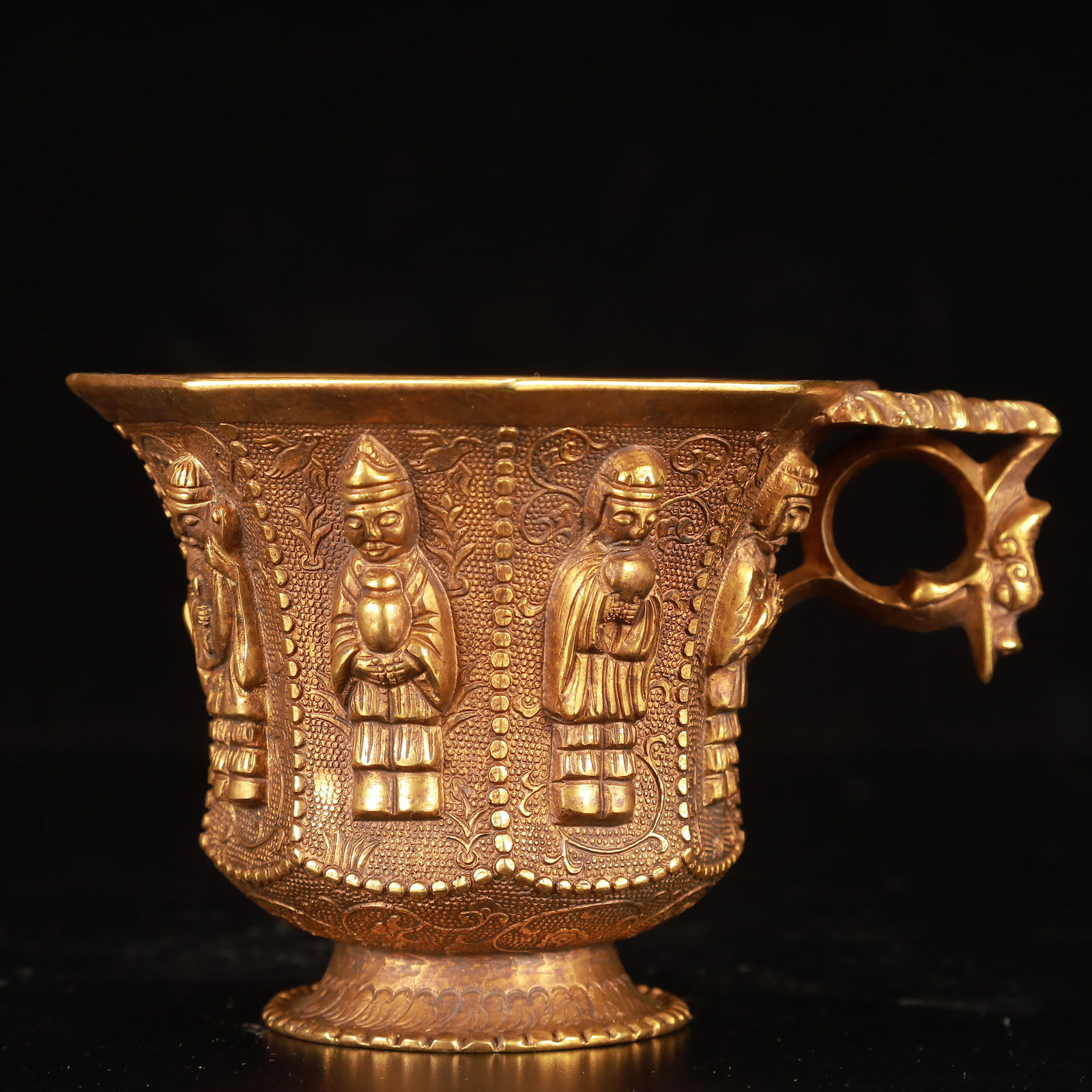 An Exquisite Gilt Bronze Figure Pattern Cup - 5
