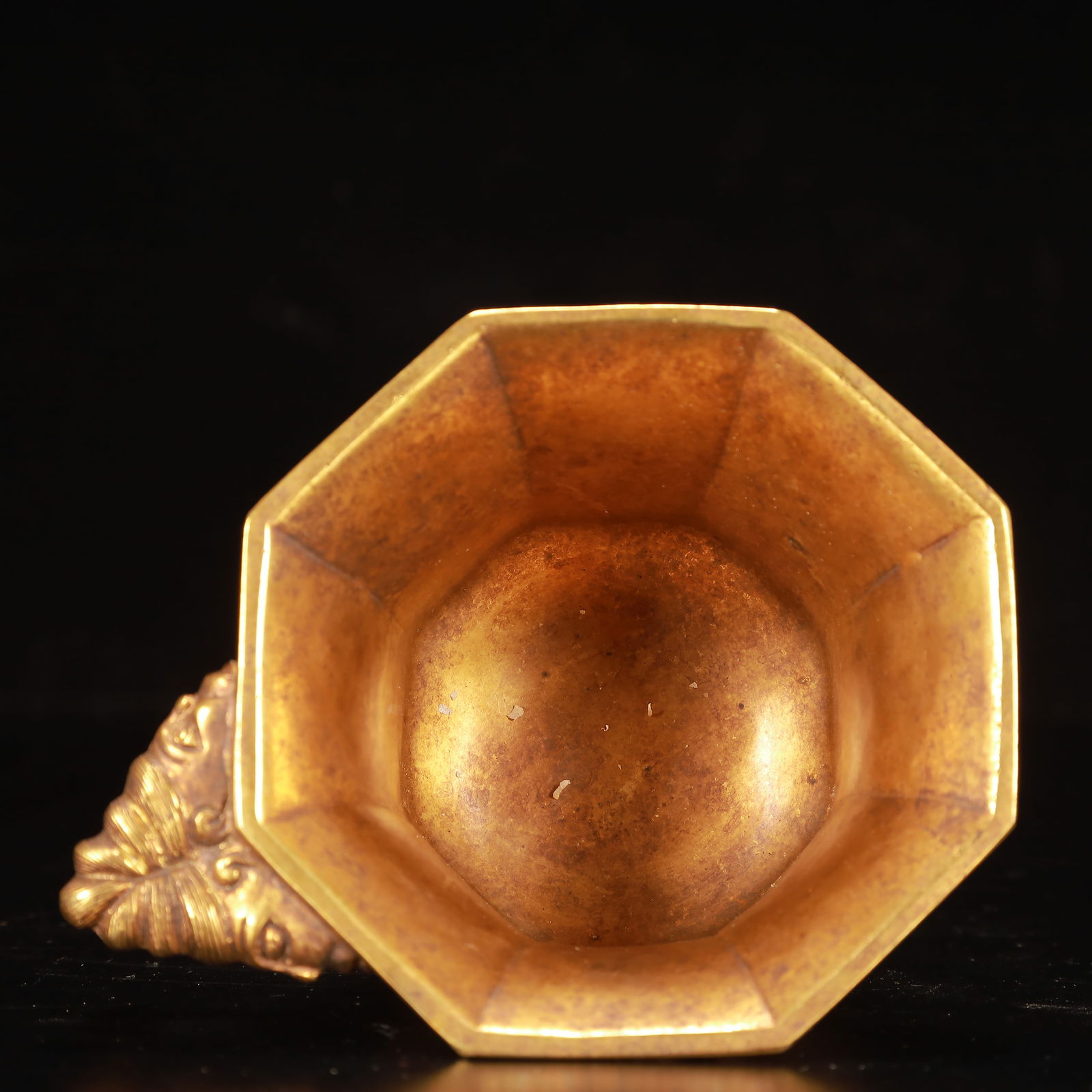An Exquisite Gilt Bronze Figure Pattern Cup - 7