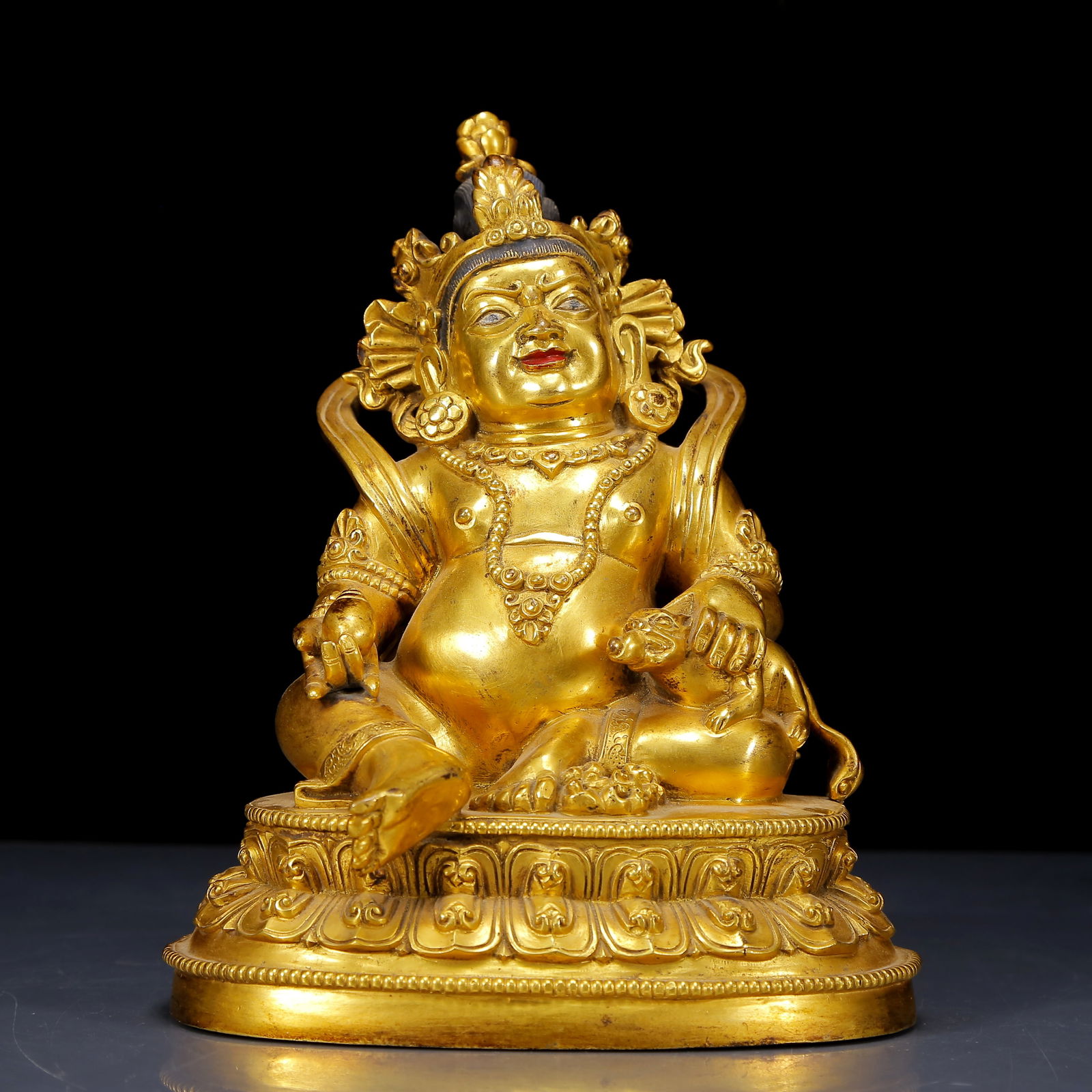 A Solemn Gilt Bronze Statue of Mammon: A Solemn Gilt Bronze Statue of Mammon,Ming Dynasty, China,Size:6.7inx5.1inx8.3in,Weight:3200g 铜鎏金财神像，明代