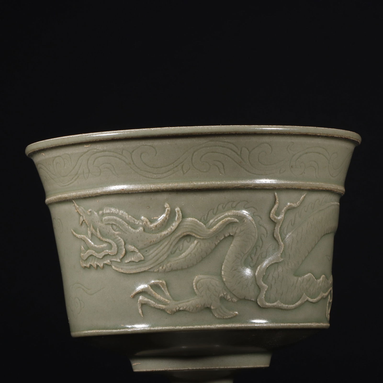 An Exquisite Yue yao Dragon Pattern Stem Cup - 2