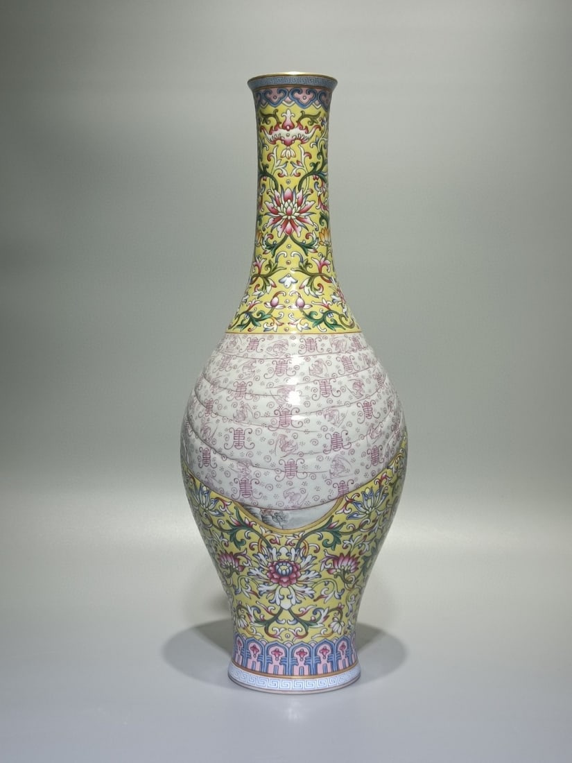 An Exquisite Enamel Landscape Pattern Vase - 3