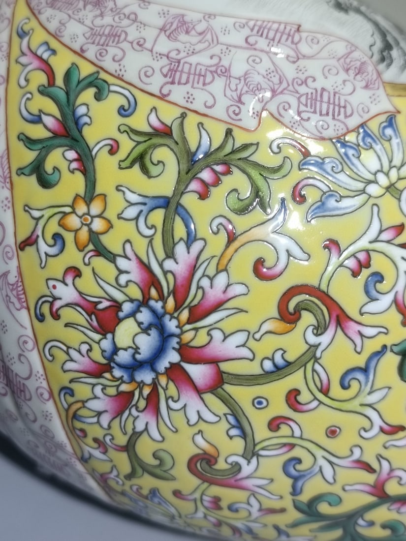 An Exquisite Enamel Landscape Pattern Vase - 7