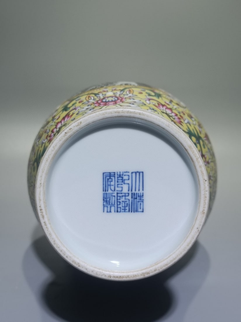 An Exquisite Enamel Landscape Pattern Vase - 8