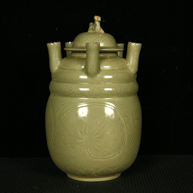 An Exquisite Yue yao Flower Pattern Jar with Cover: An Exquisite Yue yao Flower Pattern Jar with Cover,Song Dynasty,China,Size:9.4inx5.7in 越窑花卉纹盖罐,中国宋代