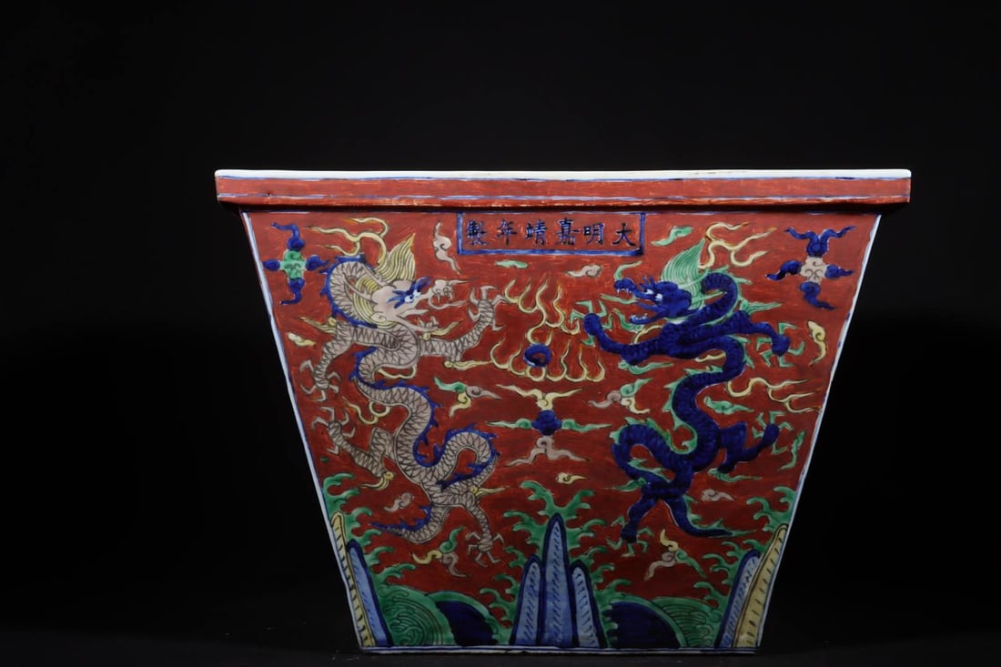 An Exquisite Red Ground Blue and White Dragon Pattern Jar: An Exquisite Red Ground Blue and White Dragon Pattern Jar,Ming Dynasty,China,Jiajing Six-Character Mark,Size:9.1inx12.2in 