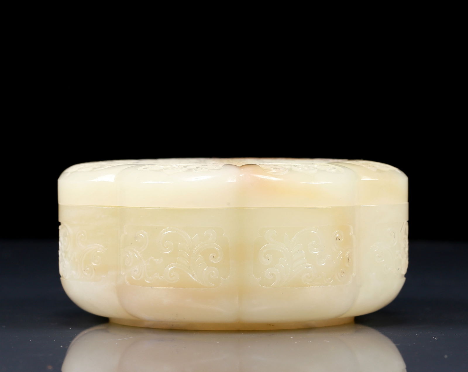 An Exquisite White Jade Lotus Pattern Box - 2