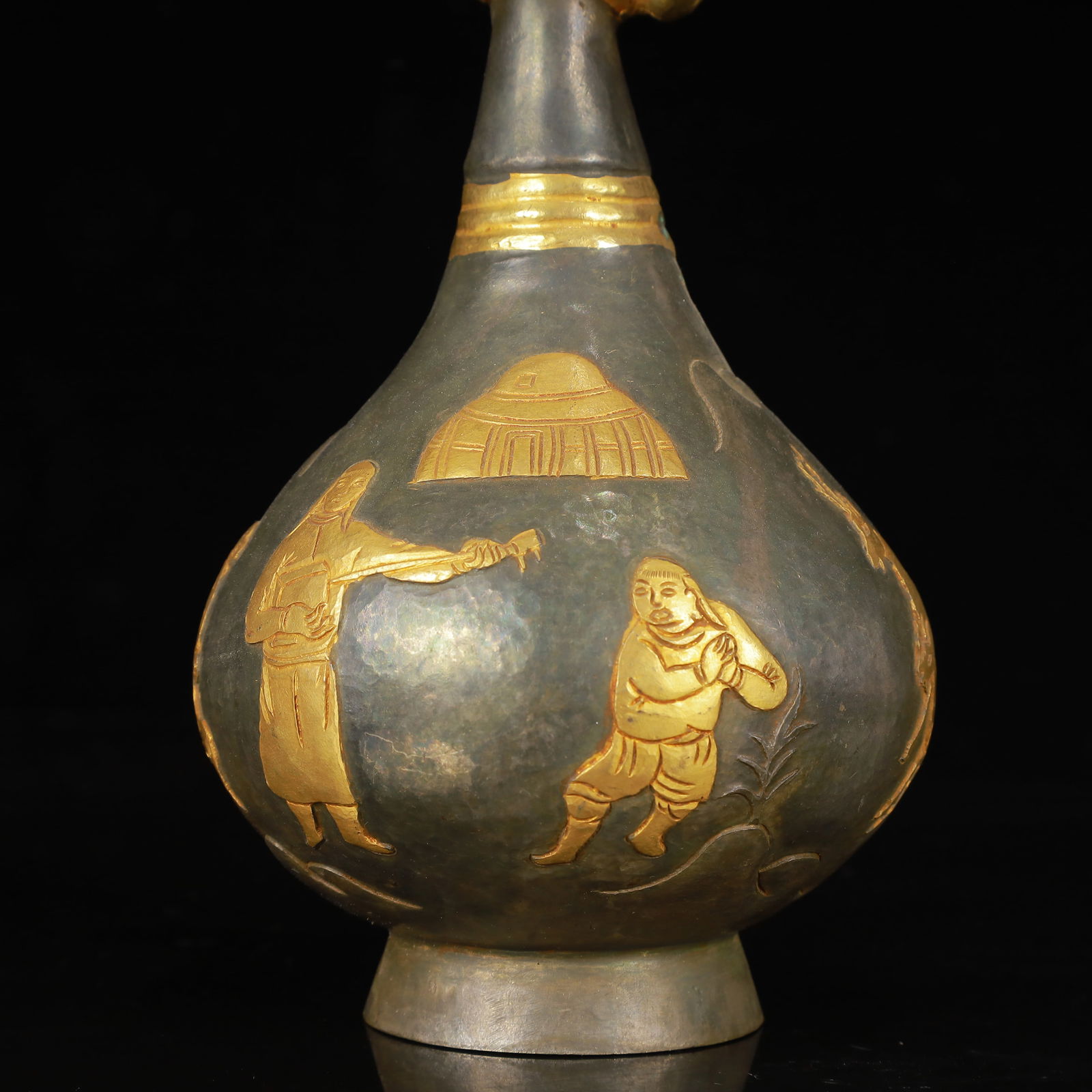 An Exquisite Gilt Silver Figure Pattern Vase - 3