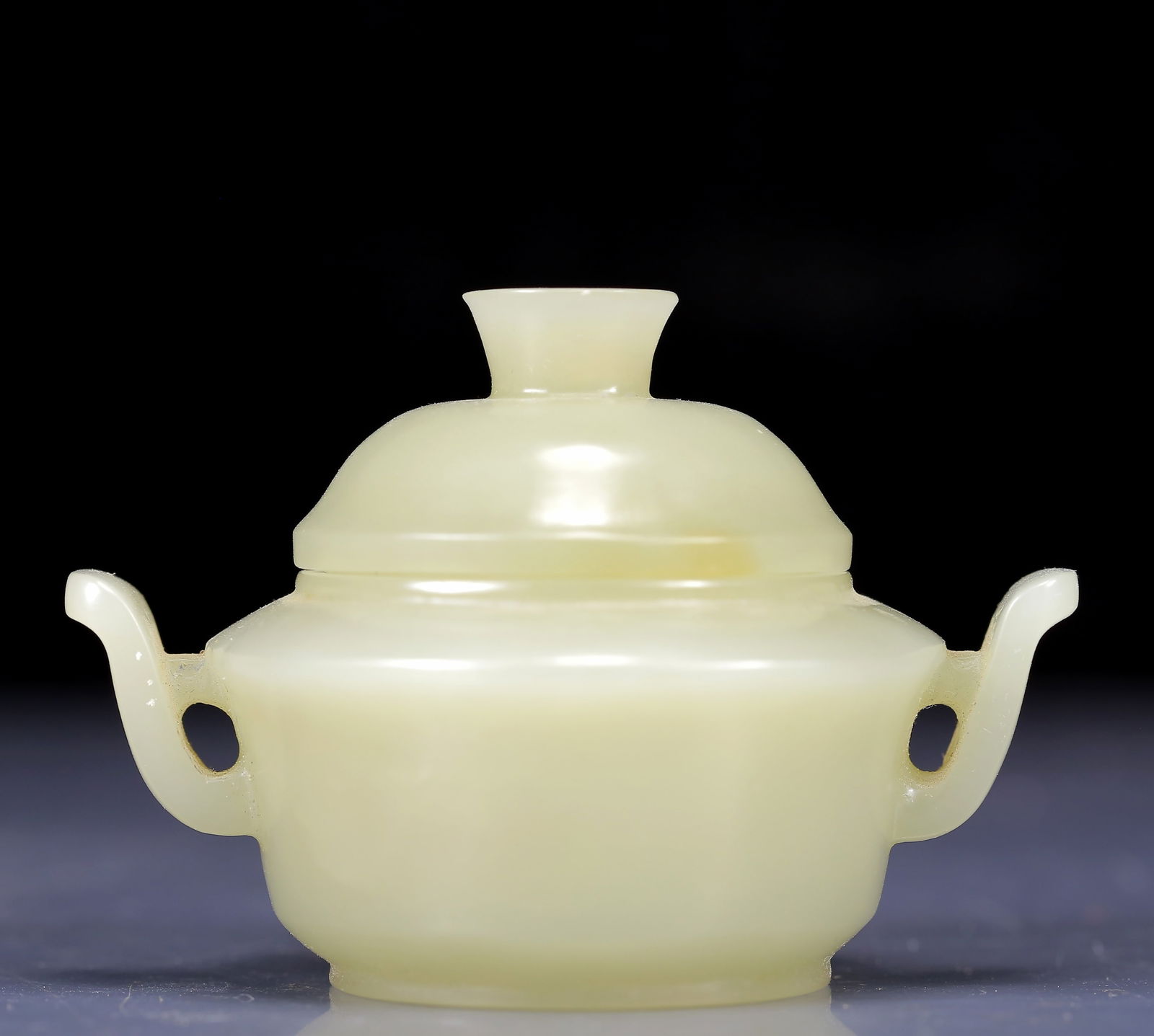 An Exquisite White Jade Double-Ears Censer: An Exquisite White Jade Double-Ears Censer,Qing Dynasty, China,Size:3.3inx2.6in,Weight:125g 白玉双耳香炉，清代