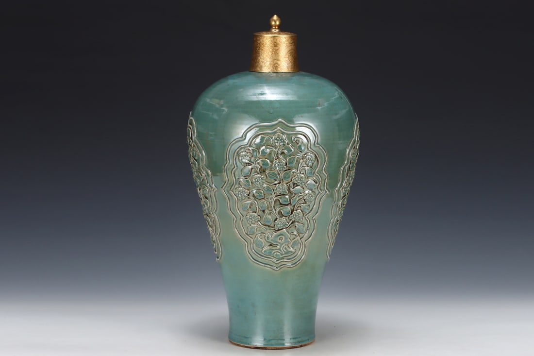 A Huge Green Glazed Flower Pattern Bottle - 3