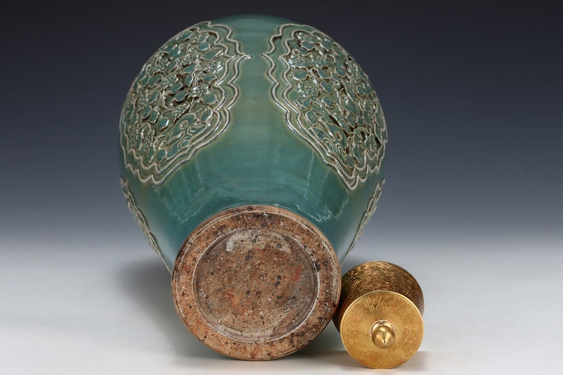 A Huge Green Glazed Flower Pattern Bottle - 8