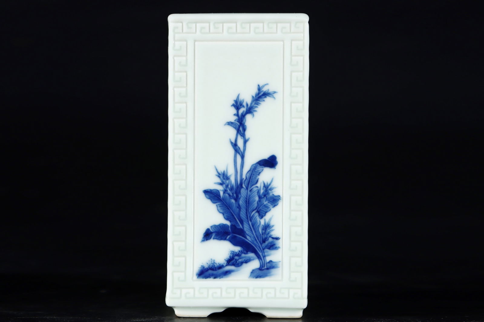An Exquisite Blue and White Flower Pattern Brush Pot: An Exquisite Blue and White Flower Pattern Brush Pot,Qing Dynasty,China,Yongzheng Six-character Mark,Size:4.2inx2in 