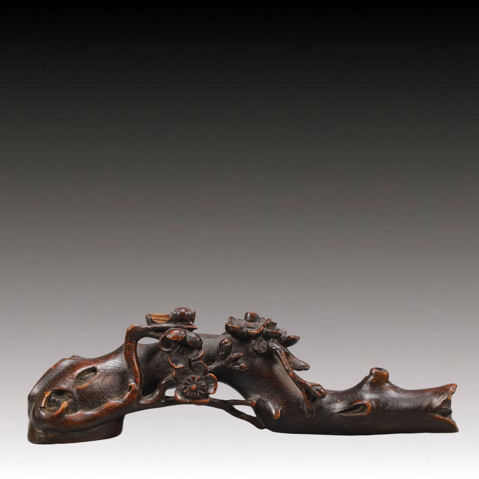 A Pair of Exquisite Eaglewood Plum Blossom Pattern Brush Holders: A Pair of Exquisite Eaglewood Plum Blossom Pattern Brush Holders,Qing Dynasty,China,Size:6.7inx1.1inx2in,Weight:50g 