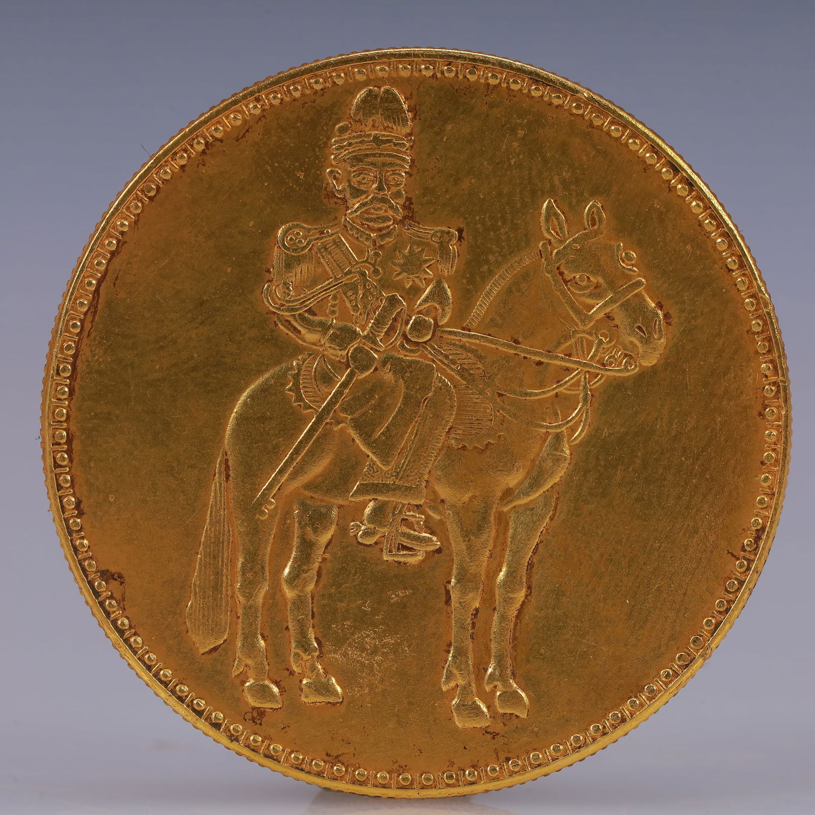 An Exquisite Gold Coin: An Exquisite Gold Coin,The Republic of China, Size:1.5in Weight:37.5g