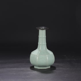 An Exquisite Ru yao Sky Blue Glazed Cover with Silver Vase,with an Imperial Poem by Emperor Qianlong