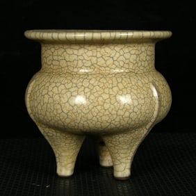 An Exquisite Ge yao Tripod Censer