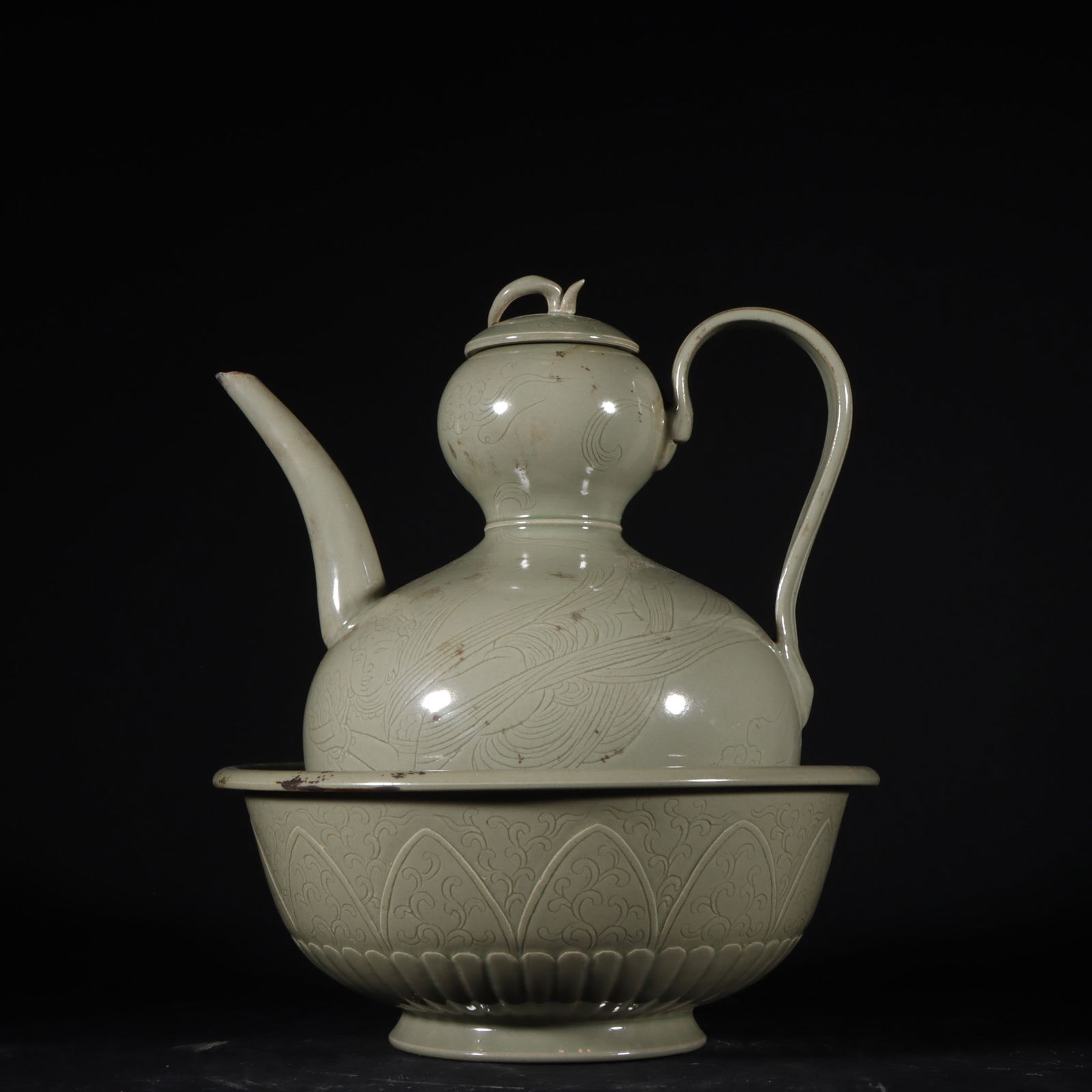 An Exquisite Yue yao Figure Pattern Pot,with Base: An Exquisite Yue yao Figure Pattern Pot,with Base,Tang Dynasty,China,Size:9.1inx8.3in 越窑人物纹壶,带底座,中国唐代