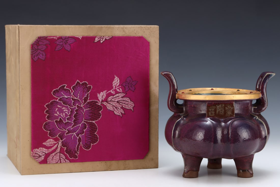 An Exquisite Jun yao Red Glazed Cover with Gold Double-Ears and Tripod Censer,Inlaid Gems: An Exquisite Jun yao Red Glazed Cover with Gold Double-Ears and Tripod Censer,Inlaid Gems,Song Dynasty,China,Size:7.7inx8.5in 