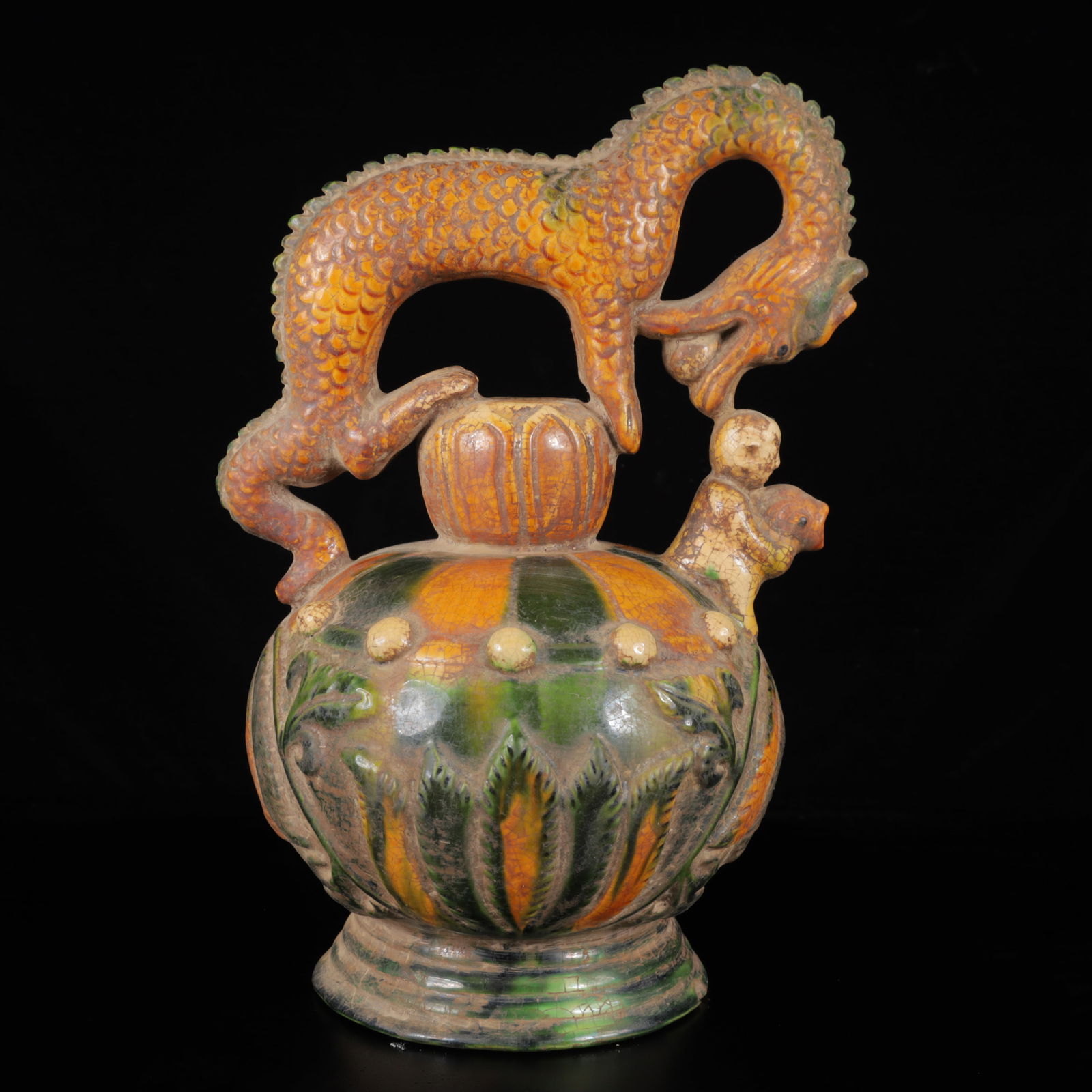 An Exquisite Tang Tri-Color Glazed Pottery Dragon Pattern teapot: An Exquisite Tang Tri-Color Glazed Pottery Dragon Pattern teapot,Tang Dynasty,China,Size:7.9inx6.3inx11.8in,Weight:1520g 