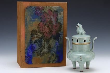 An Exquisite Guan yao Celadon Glazed Auspicious Beast Double-Ears and Tripod Censer