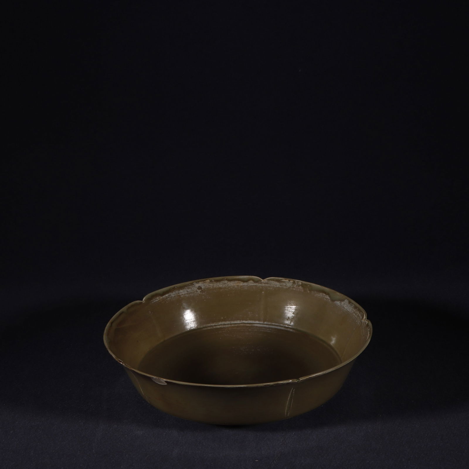 An Exquisite Yue yao Brush Washer: An Exquisite Yue yao Brush Washer,Tang Dynasty,China,Size:2.4inx9.6in 越窑笔洗,中国唐代