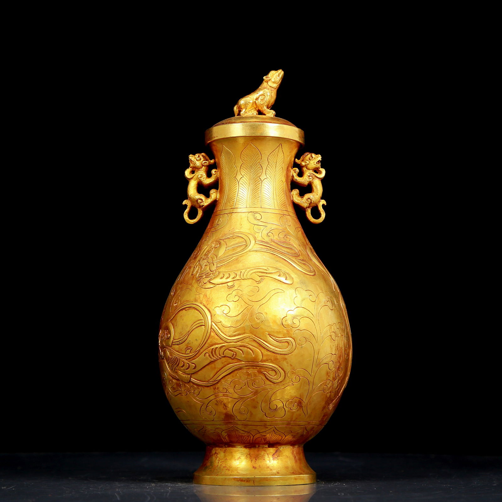 An exquisite gilt bronze vase with figures and dragon pattern: An exquisite gilt bronze vase with figures and double ears and dragon pattern, Qing Dynasty, China. The surface has been carefully carved, vividly demonstrating the superb skills of the craftsmen. It