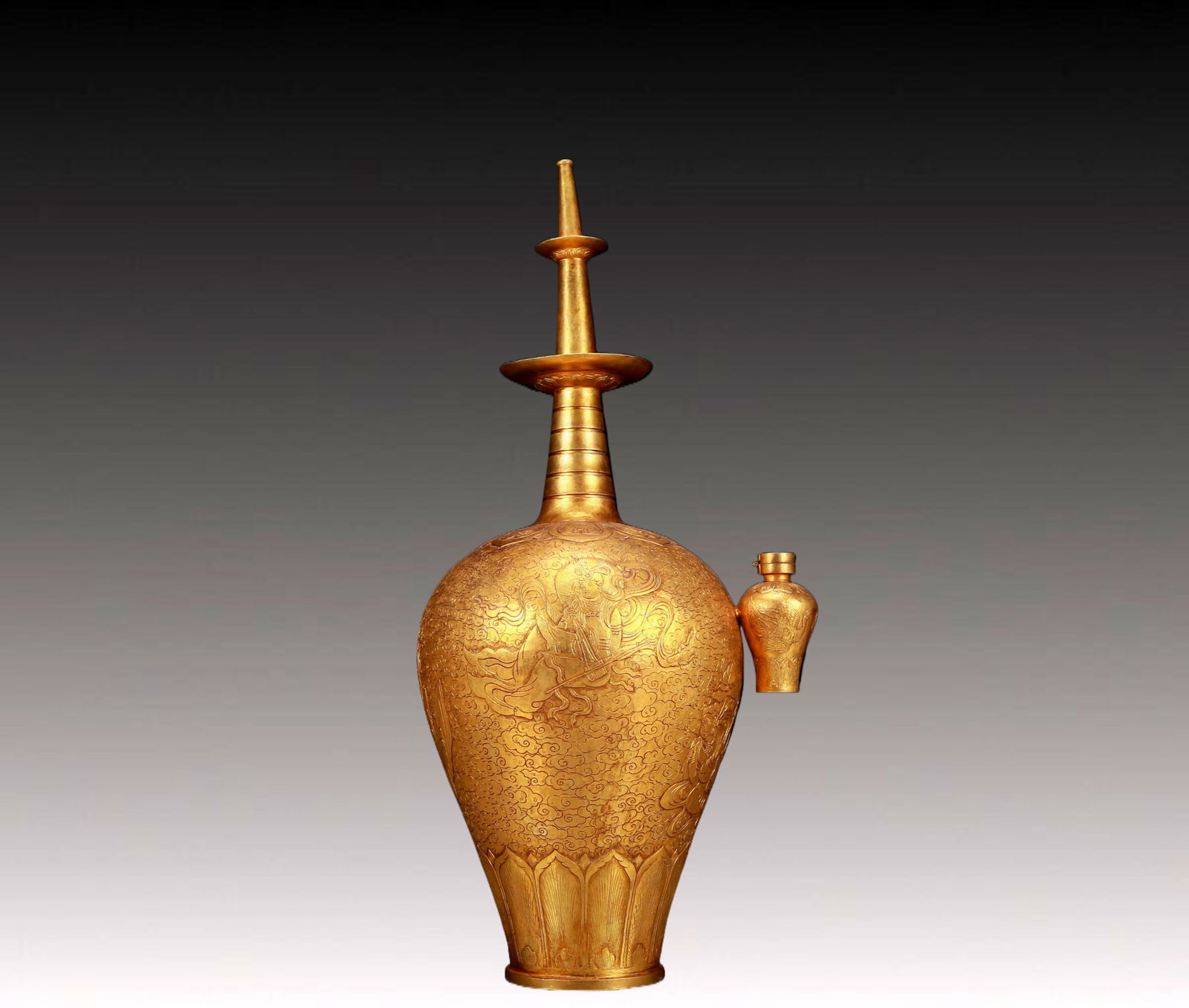 A Huge Gilt Bronze Figure Pattern Vase: A Huge Gilt Bronze Figure Pattern Vase,Qing Dynasty, China,Size:8.7inx7.1inx19.7in,Weight:3210g 铜鎏金人物纹瓶，清代