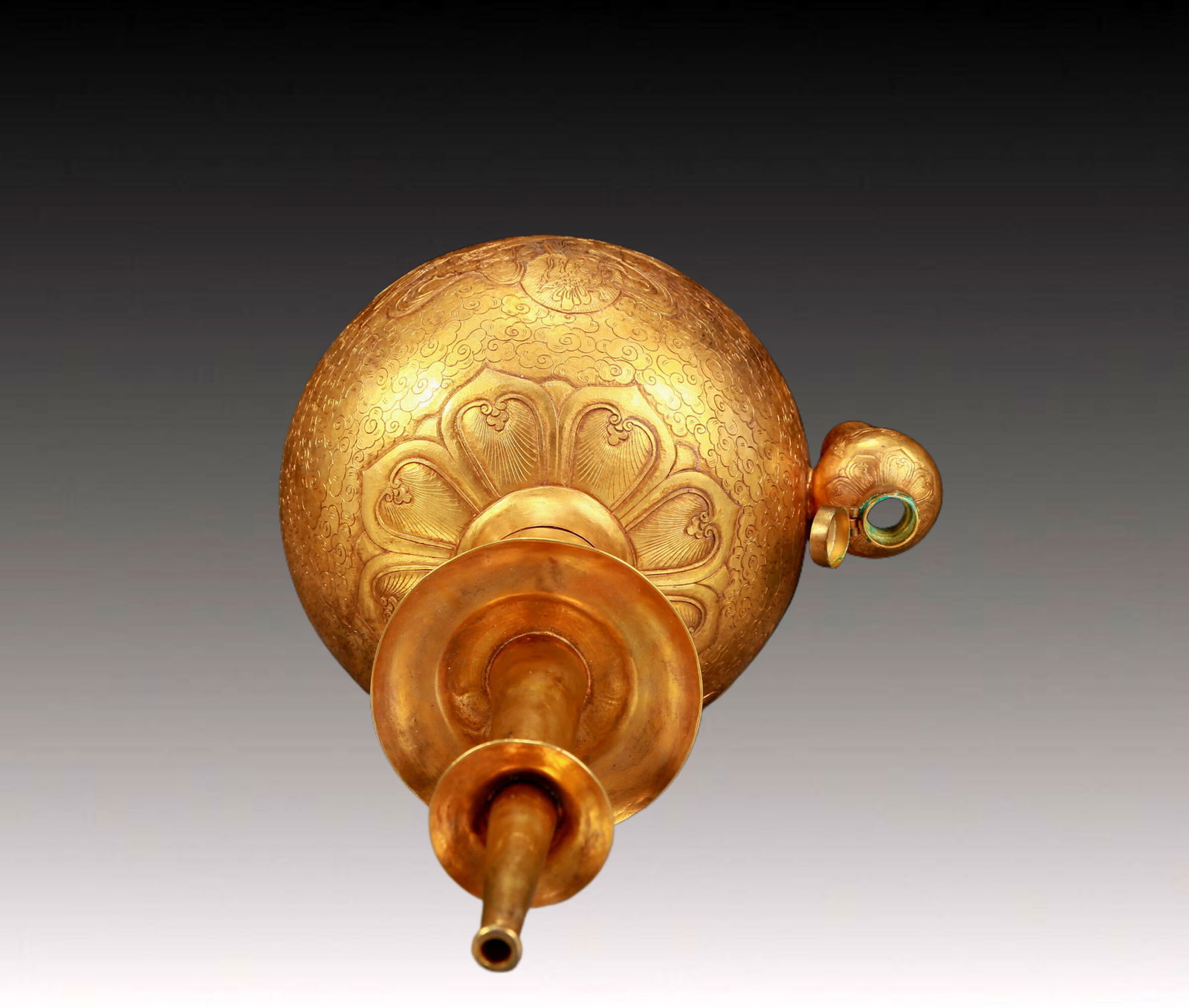 A Huge Gilt Bronze Figure Pattern Vase - 9