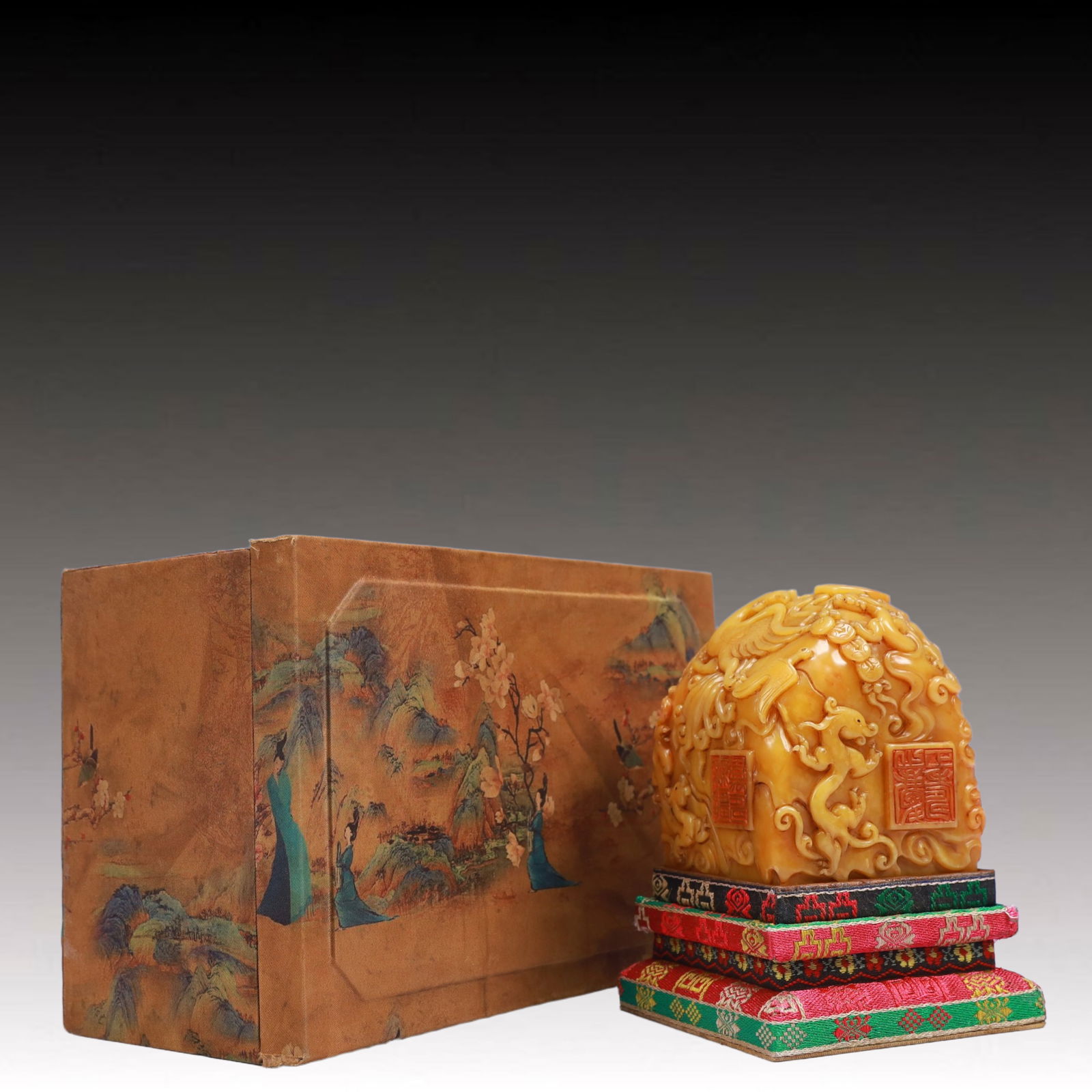 An Exquisite Tianhuang Stone Dragon and Phoenix Pattern Seal: An Exquisite Tianhuang Stone Dragon and Phoenix Pattern Seal,Qing Dynasty, China,With Mark,Size:2.8inx2.4inx2.2in,Weight:900g 