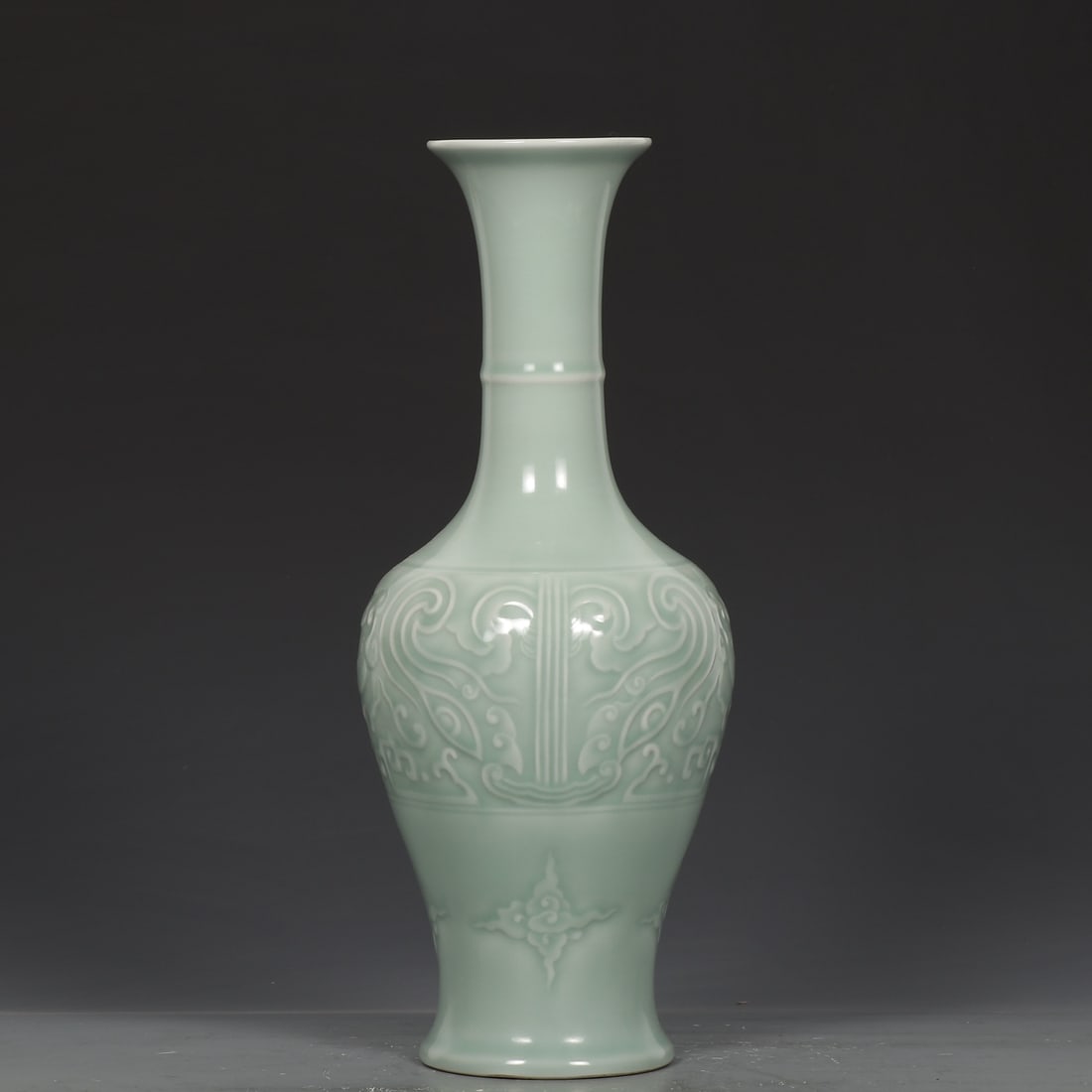 An Exquisite Celadon Glazed Auspicious Cloud Pattern Vase - 5