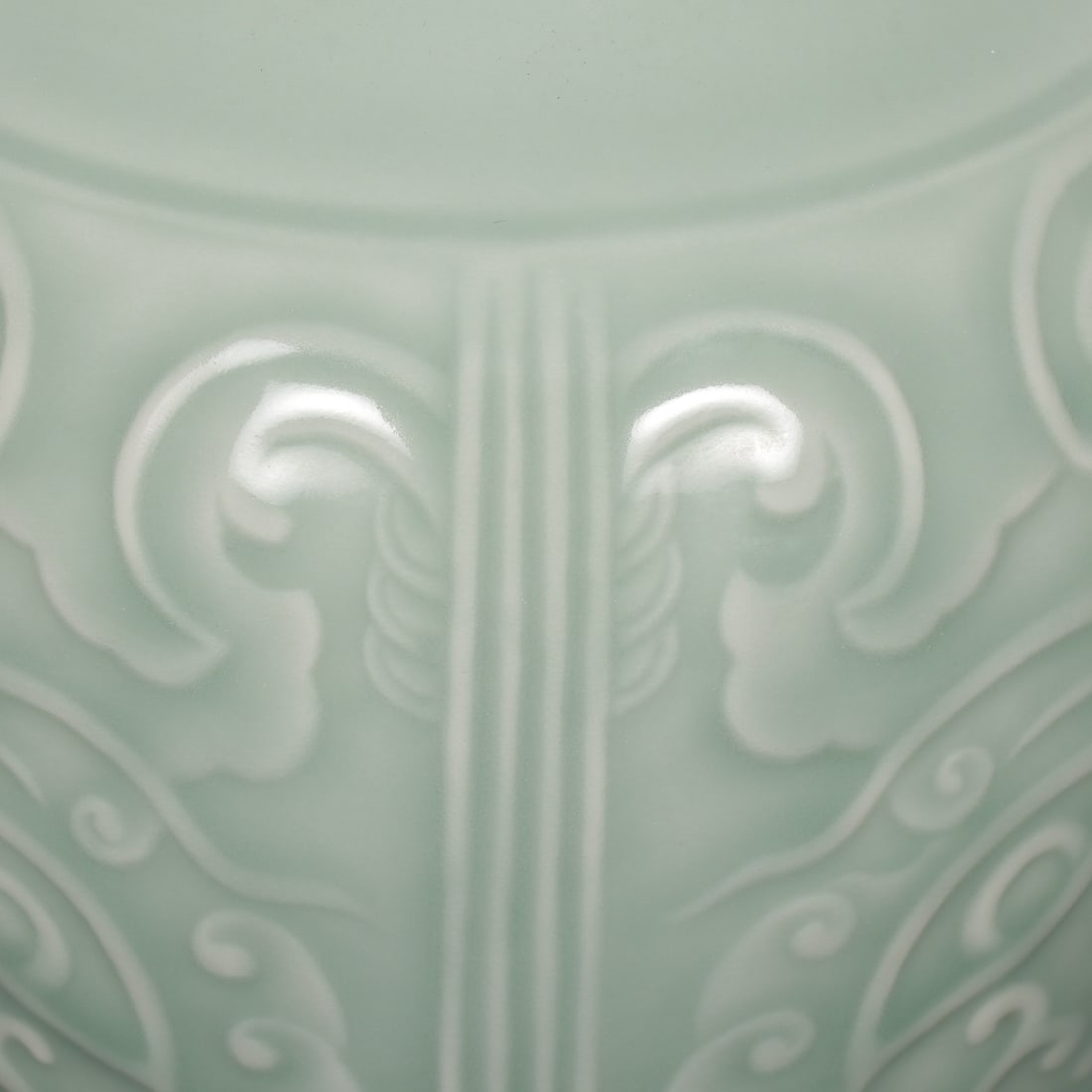An Exquisite Celadon Glazed Auspicious Cloud Pattern Vase - 6