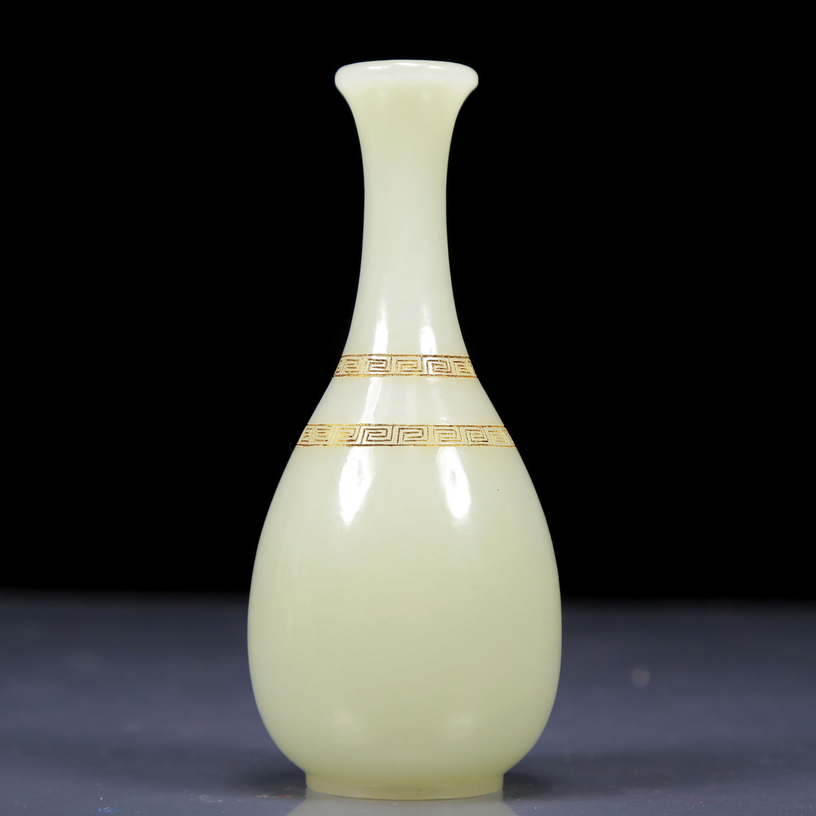 An Exquisite White Jade Vase - 5