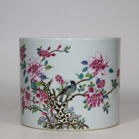 An Exquisite Famille-Rose Flower and Bird Pattern Brush Pot