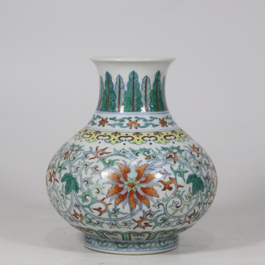 An Exquisite Doucai Lotus Pattern Vase - 2