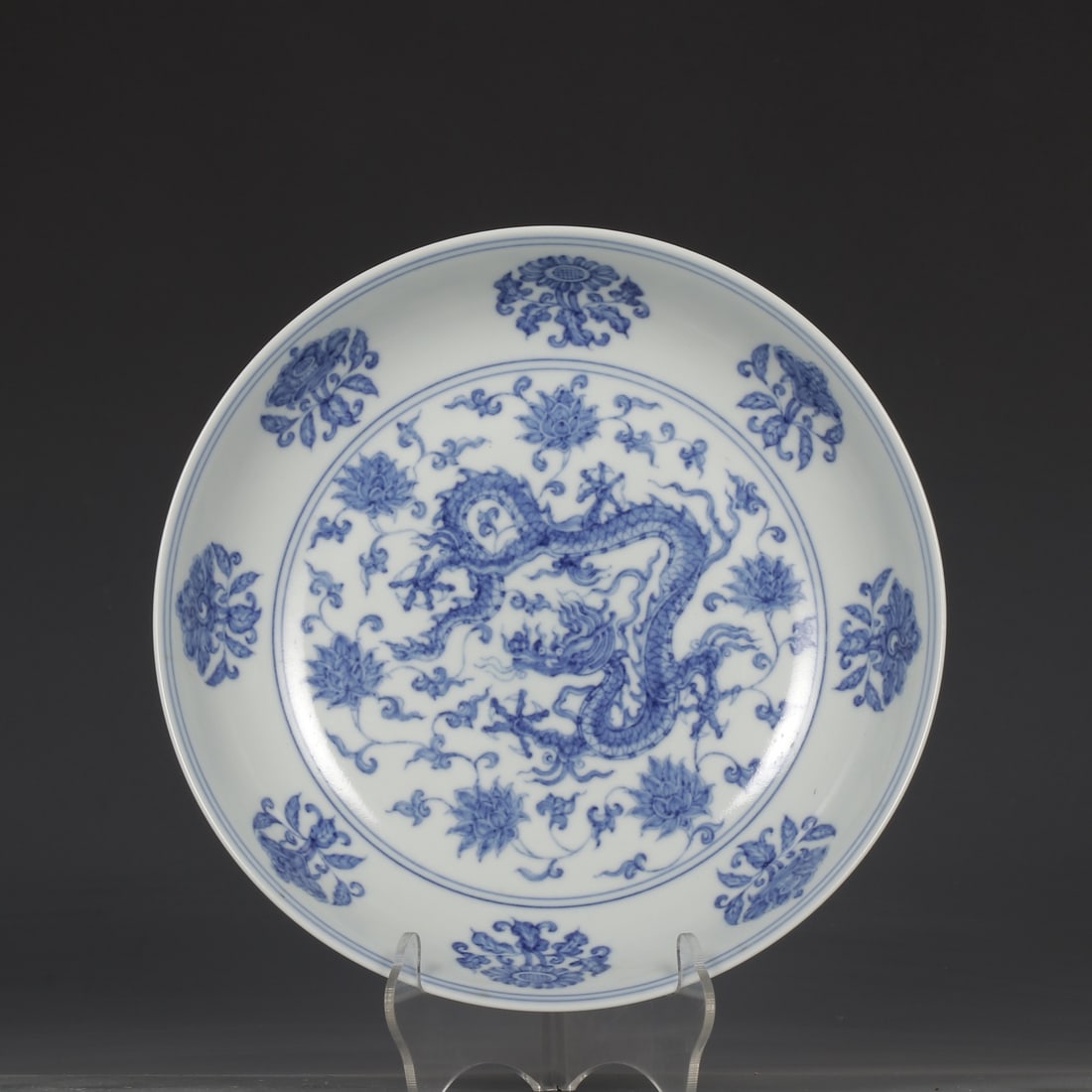 An Exquisite Blue and White Lotus and Dragon Pattern Plate: An Exquisite Blue and White Lotus and Dragon Pattern Plate,Ming Dynasty,China ,Chenghua Six-character Mark,Size:1.8inx8in 青花缠枝莲龙纹盘,中Þ