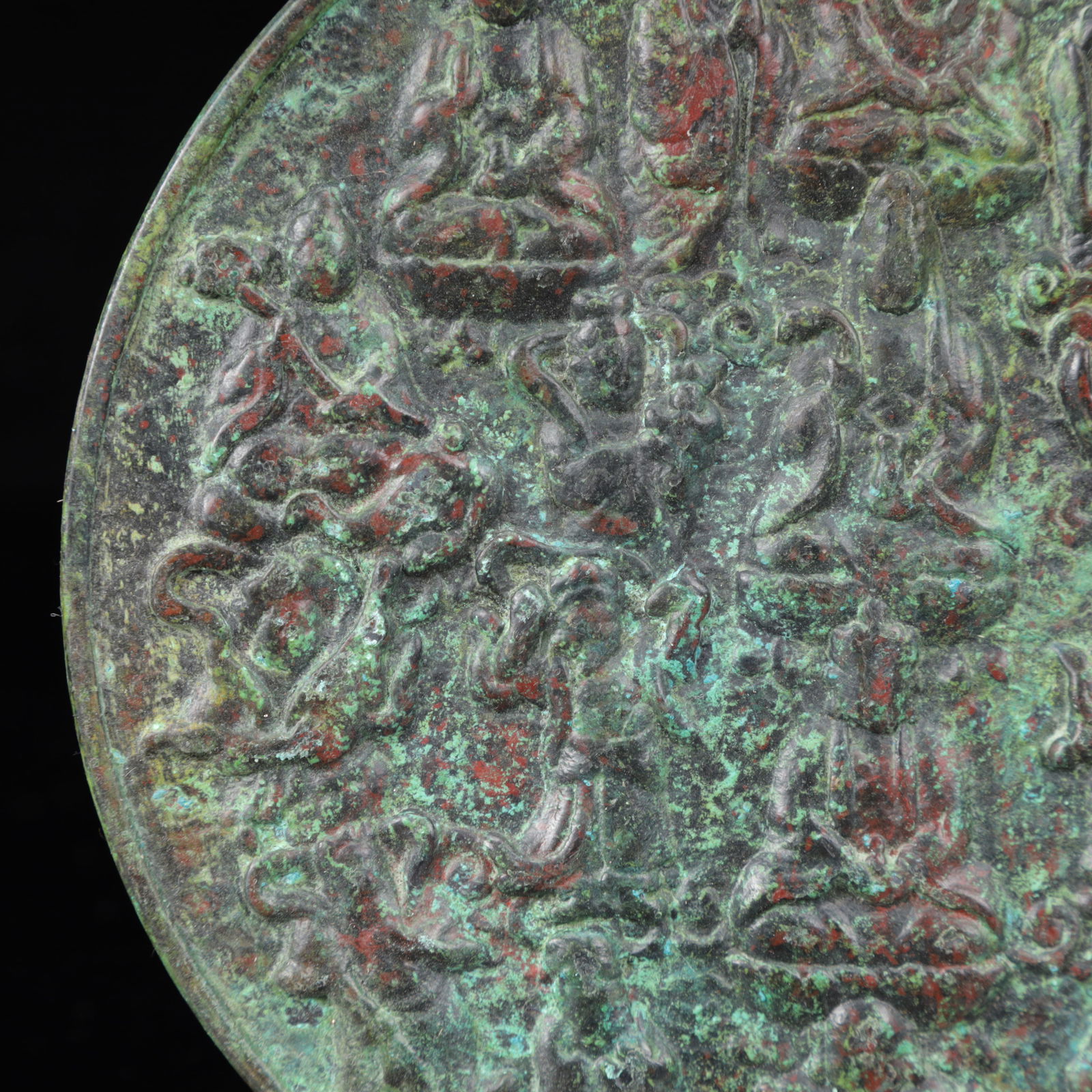An Archaic Bronze Figure Pattern Round Mirror - 3
