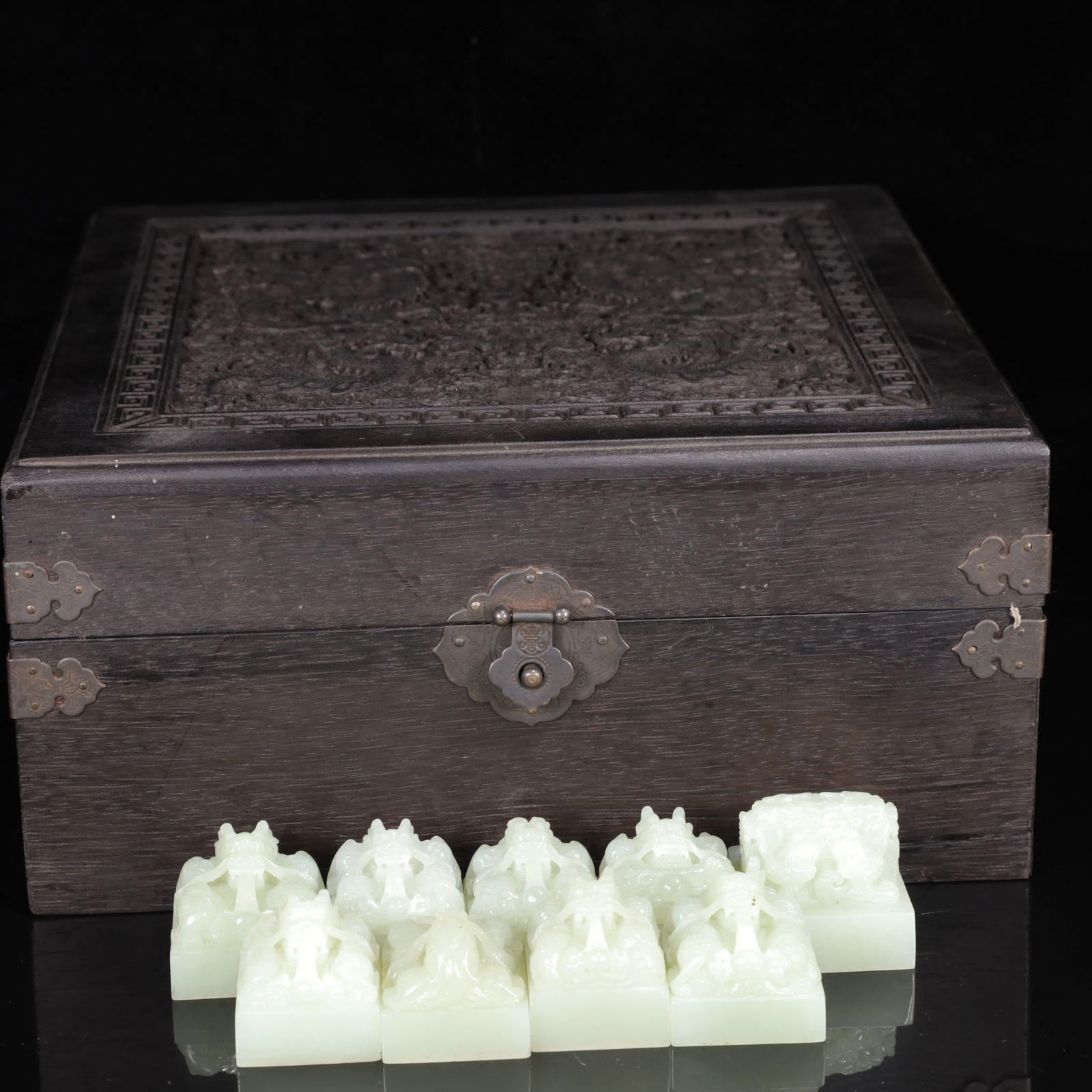 A Set of Fine White Jade Dragon Pattern Seals: A Set of Fine White Jade Dragon Pattern Seals,Qing Dynasty,China,With Mark,Size:(Seal)1.8inx1.6in,(Box)11inx5.1in,Weight:1450g 