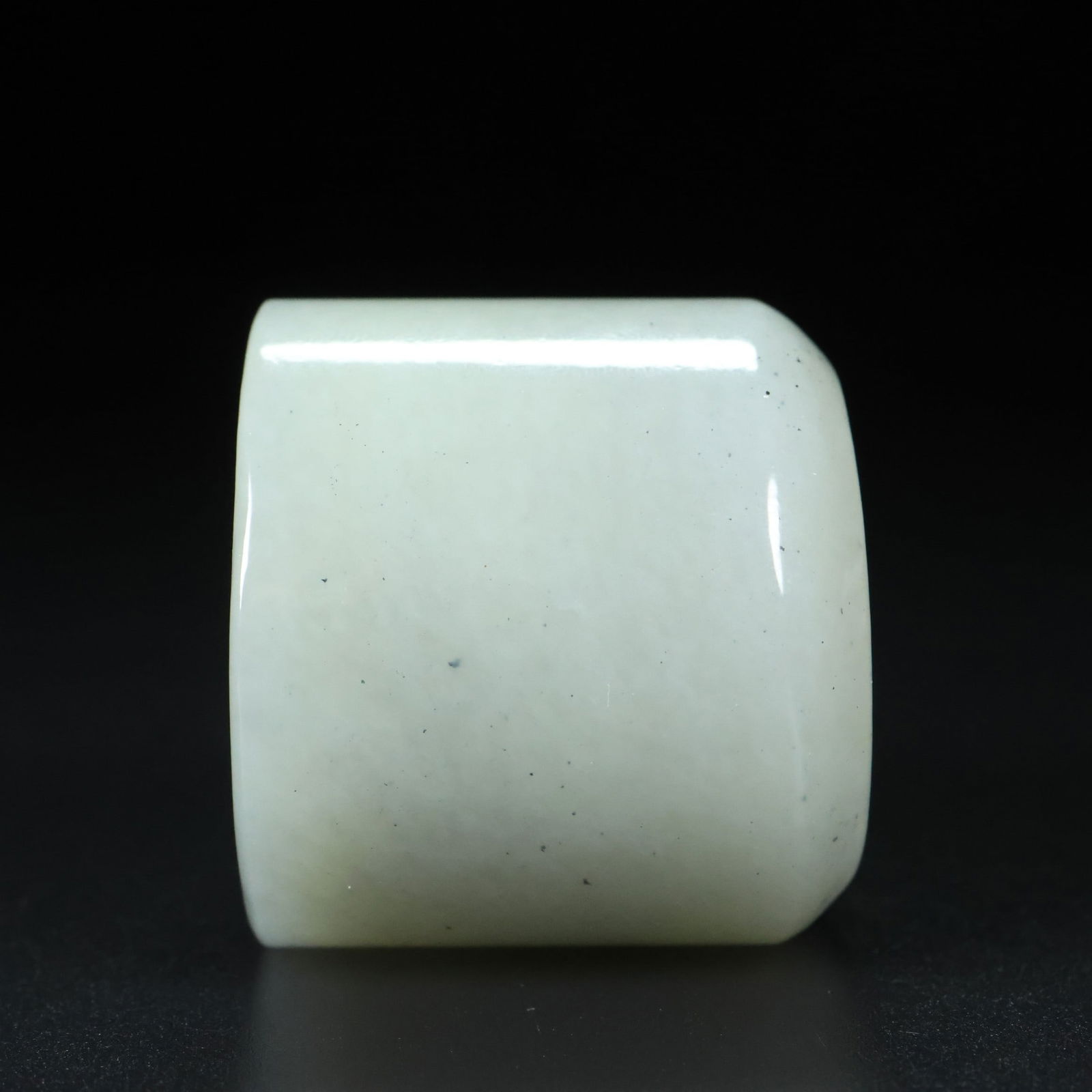 An Exquisite White Jade Thumb Ring - 3