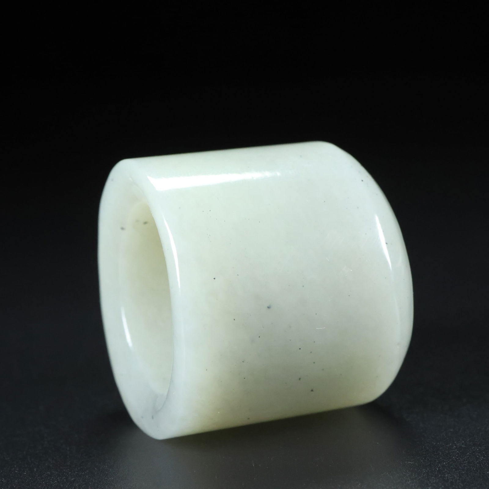 An Exquisite White Jade Thumb Ring - 4