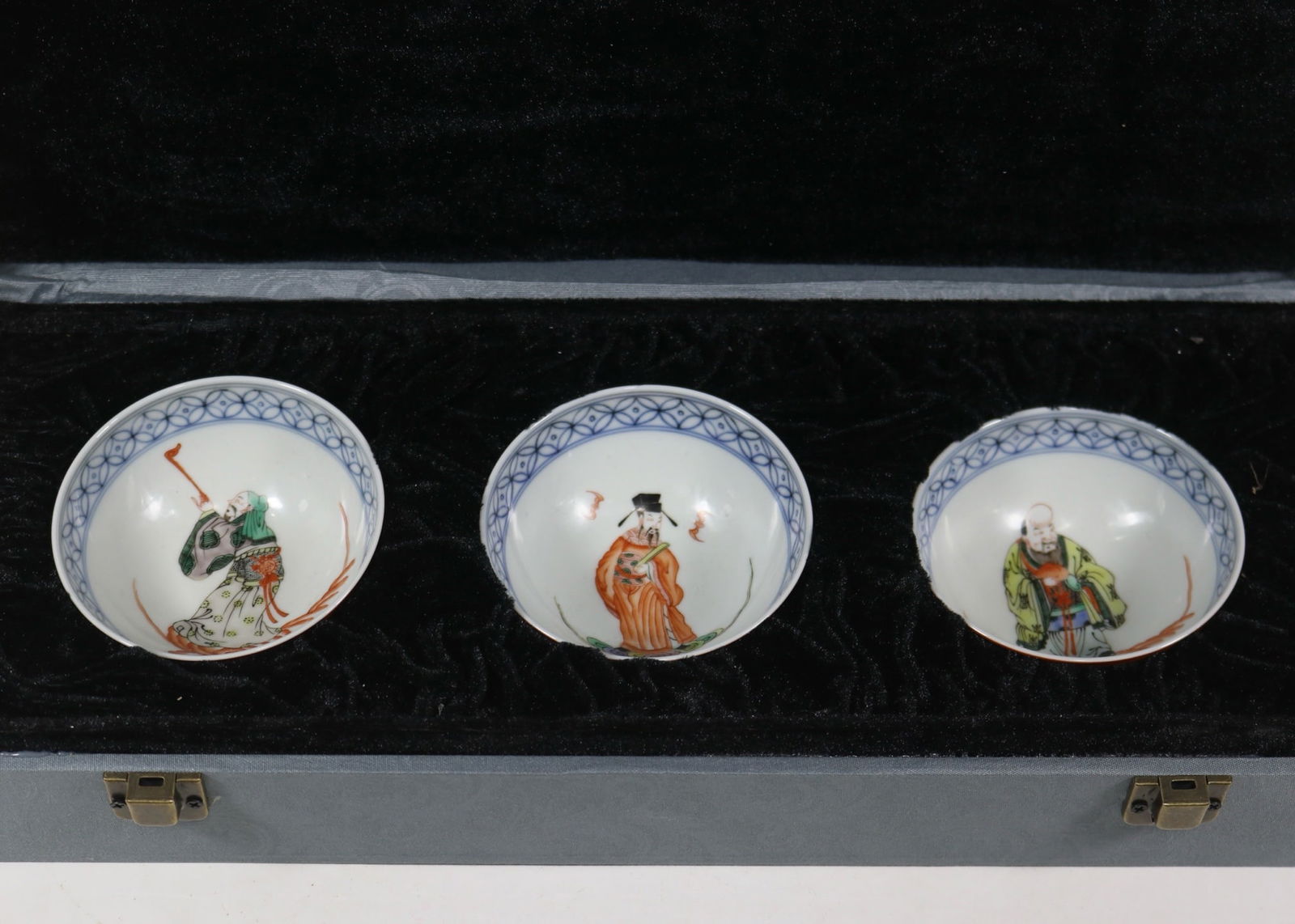 A Set of Fine Coral Red Glazed Figure Pattern Bowls: A Set of Fine Coral Red Glazed Figure Pattern Bowls,Qing Dynasty,China,Yongzheng Six-character Mark,Size:3.5inx1.5ins 