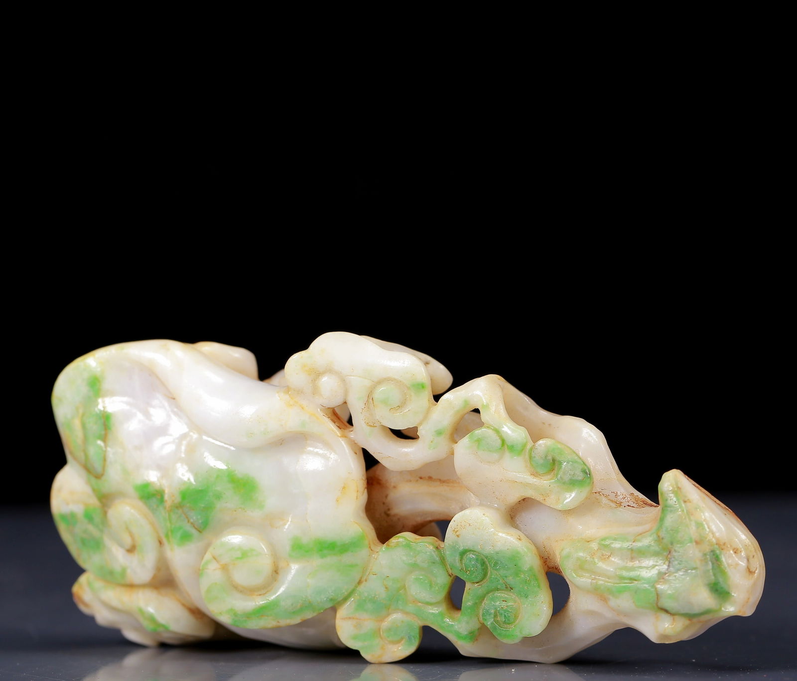 An Exquisite Jadeite Ganoderma lucidum Pattern Ruyi - 2