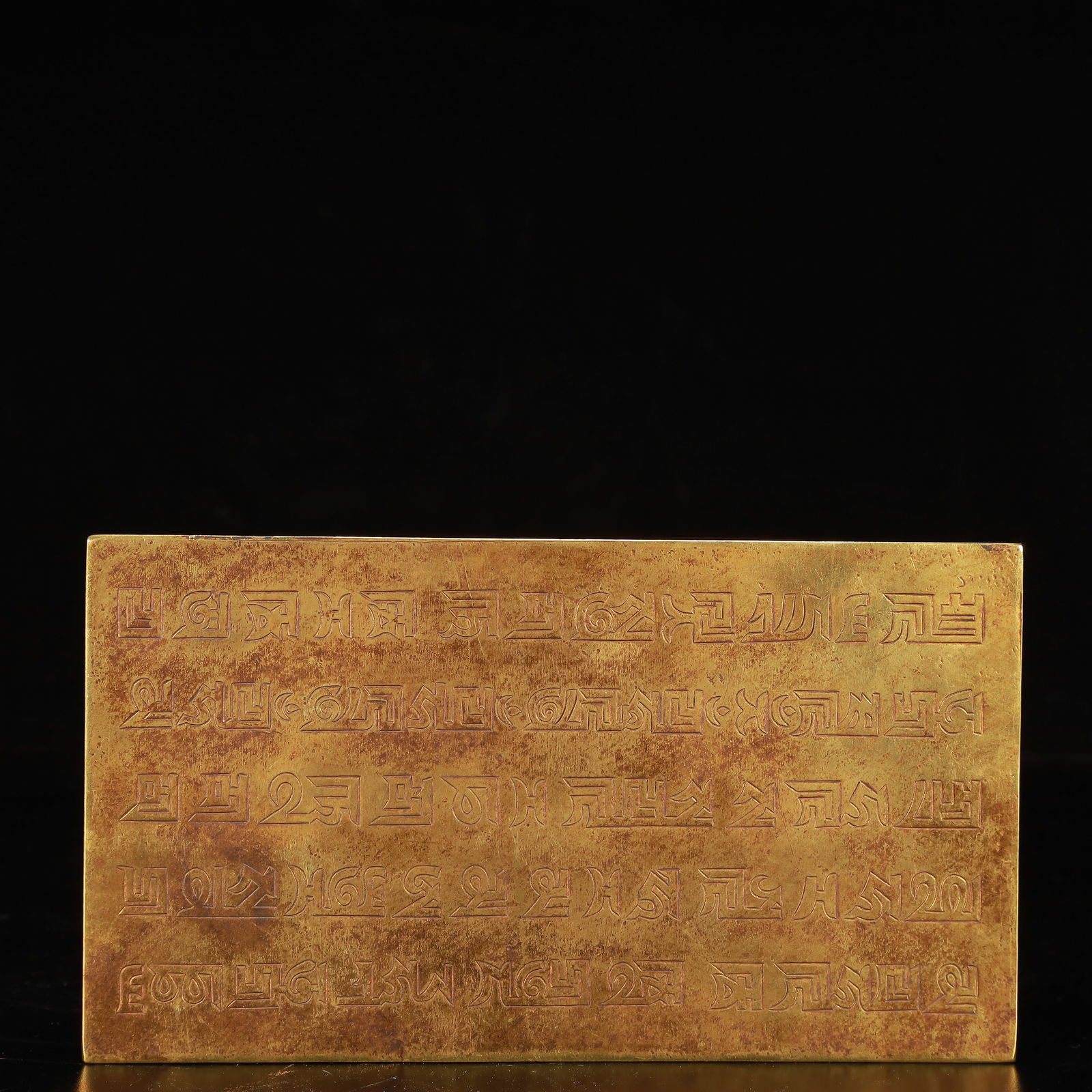 An Exquisite Gilt Bronze Ornament: An Exquisite Gilt Bronze Ornament,Qing Dynasty, China,Size:7.5inx4.1in,Weight:350g 铜鎏金摆件,中国清代