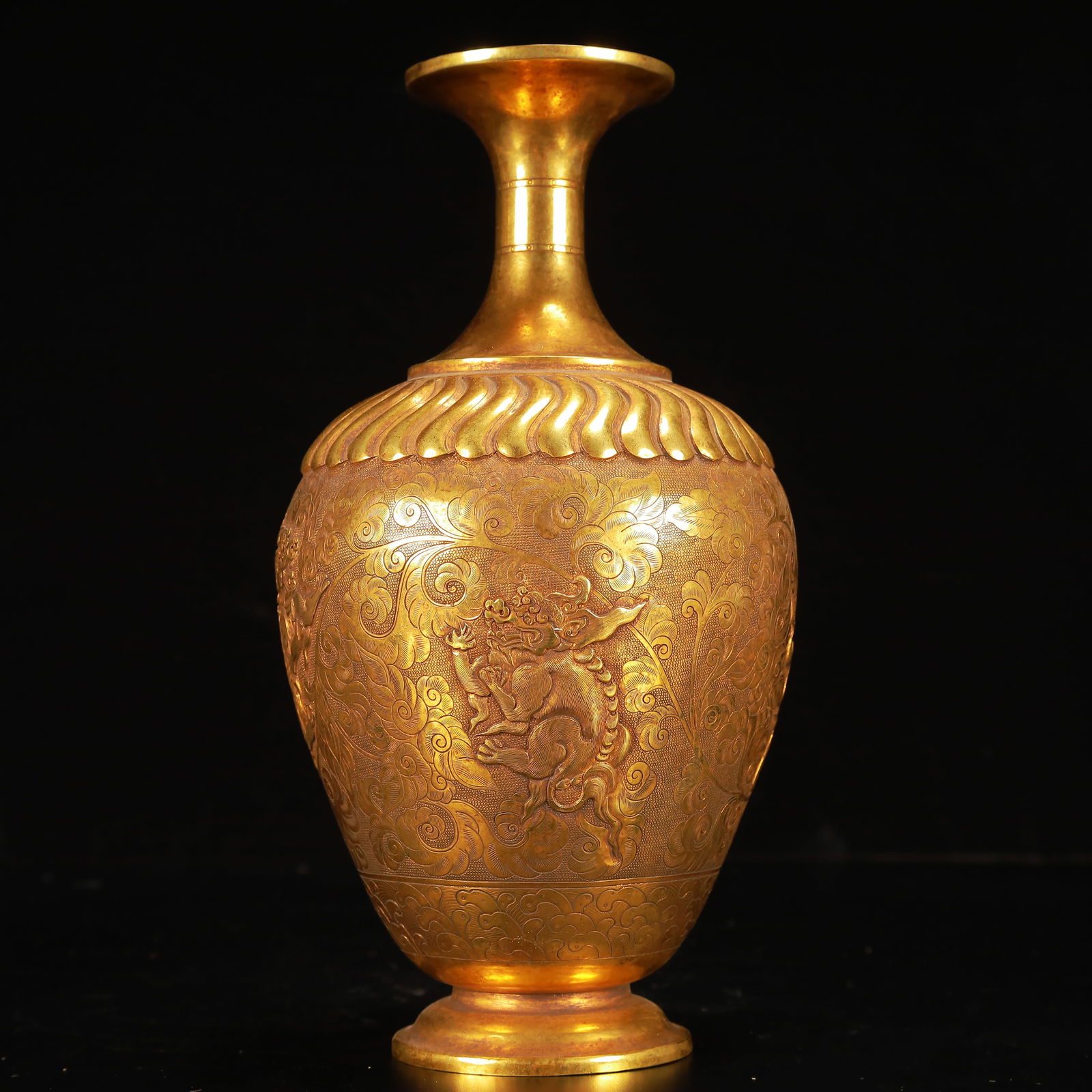 An Exquisite Gilt Bronze Auspicious Beast Pattern Vase - 4