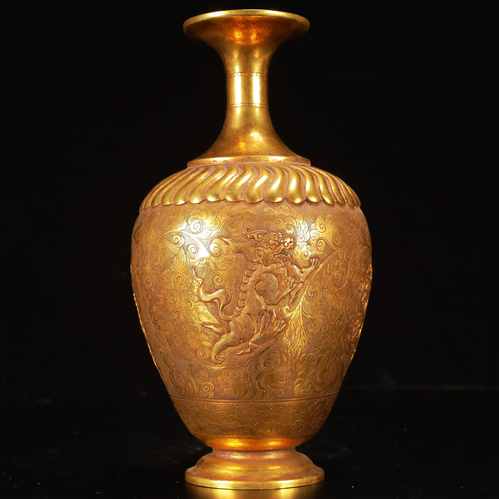 An Exquisite Gilt Bronze Auspicious Beast Pattern Vase - 6