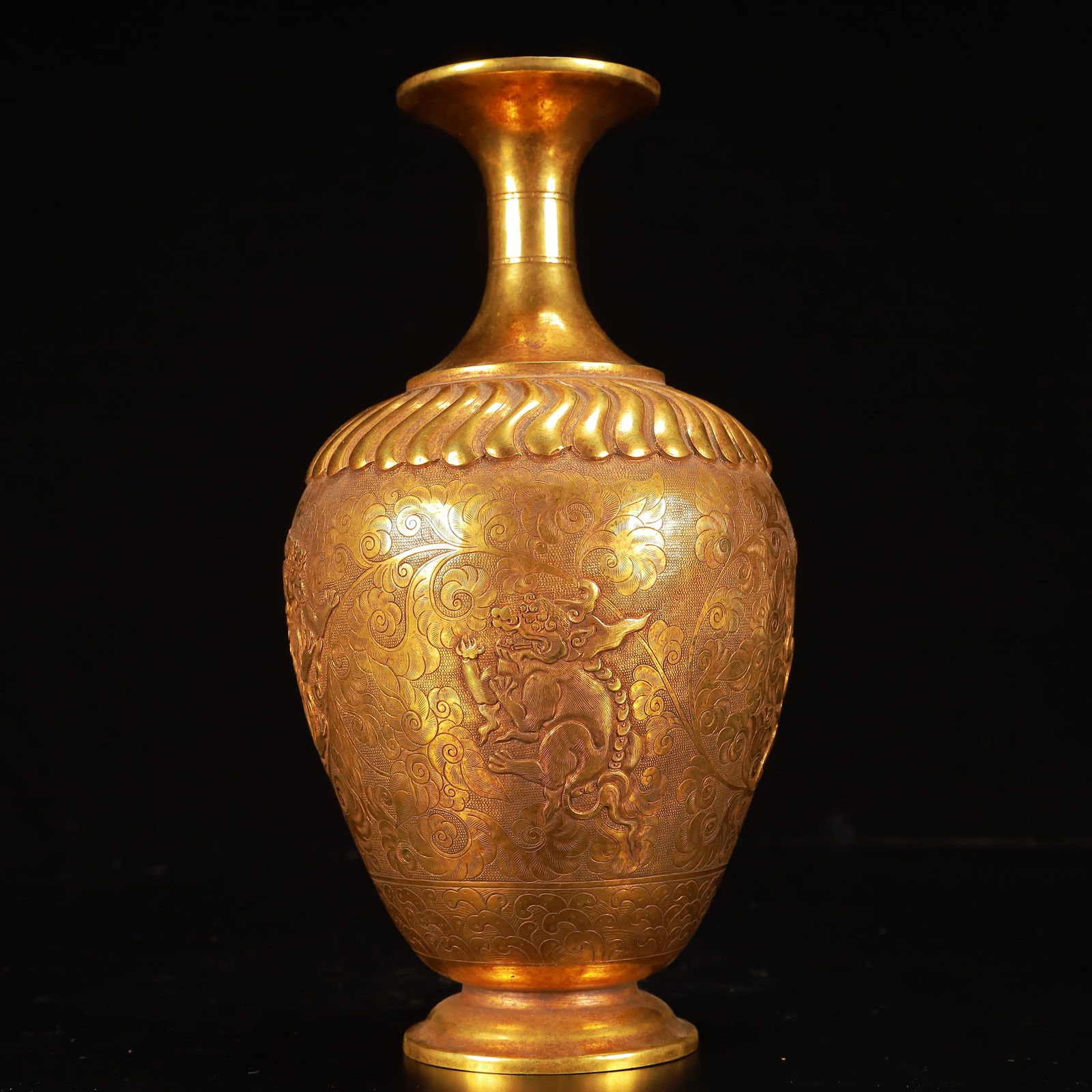 An Exquisite Gilt Bronze Auspicious Beast Pattern Vase - 7