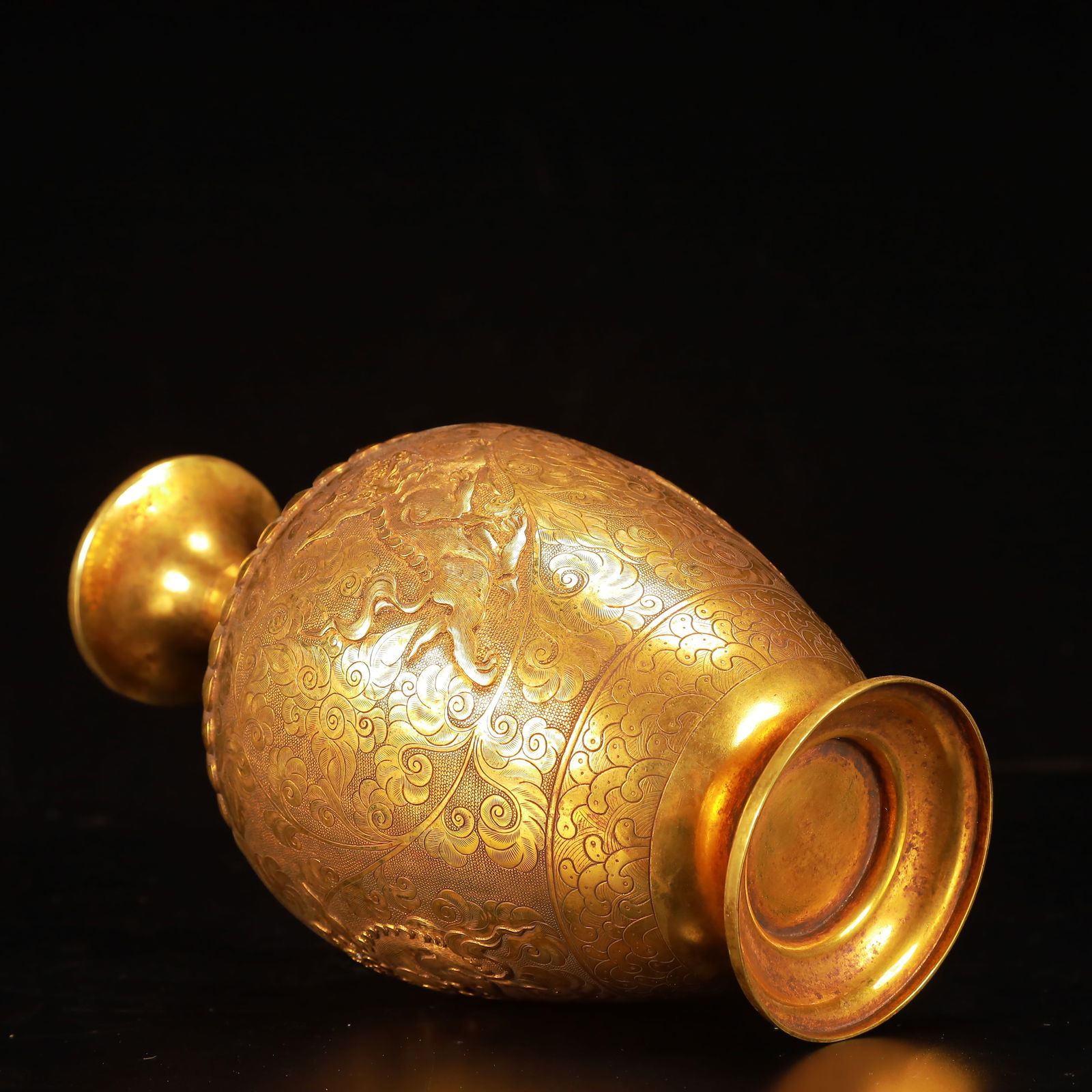 An Exquisite Gilt Bronze Auspicious Beast Pattern Vase - 9