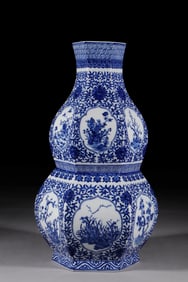An Exquisite Blue and White Lotus Pattern Gourd-Shaped Vase